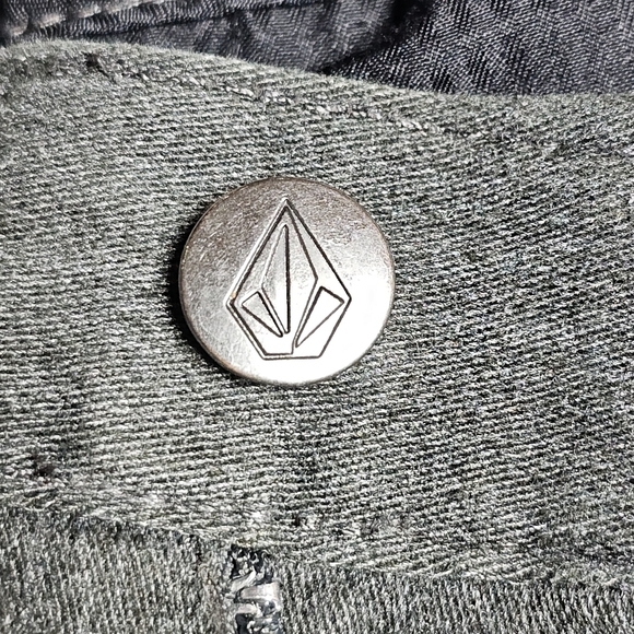 Volcom Men's Flat Front Modern Fit Chino Shorts Size 30 Dark Gray - Picture 10 of 11